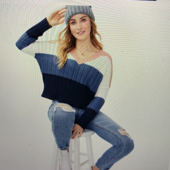 Cute and Cozy V neck Sweater-NWOT - Picture 3 of 8